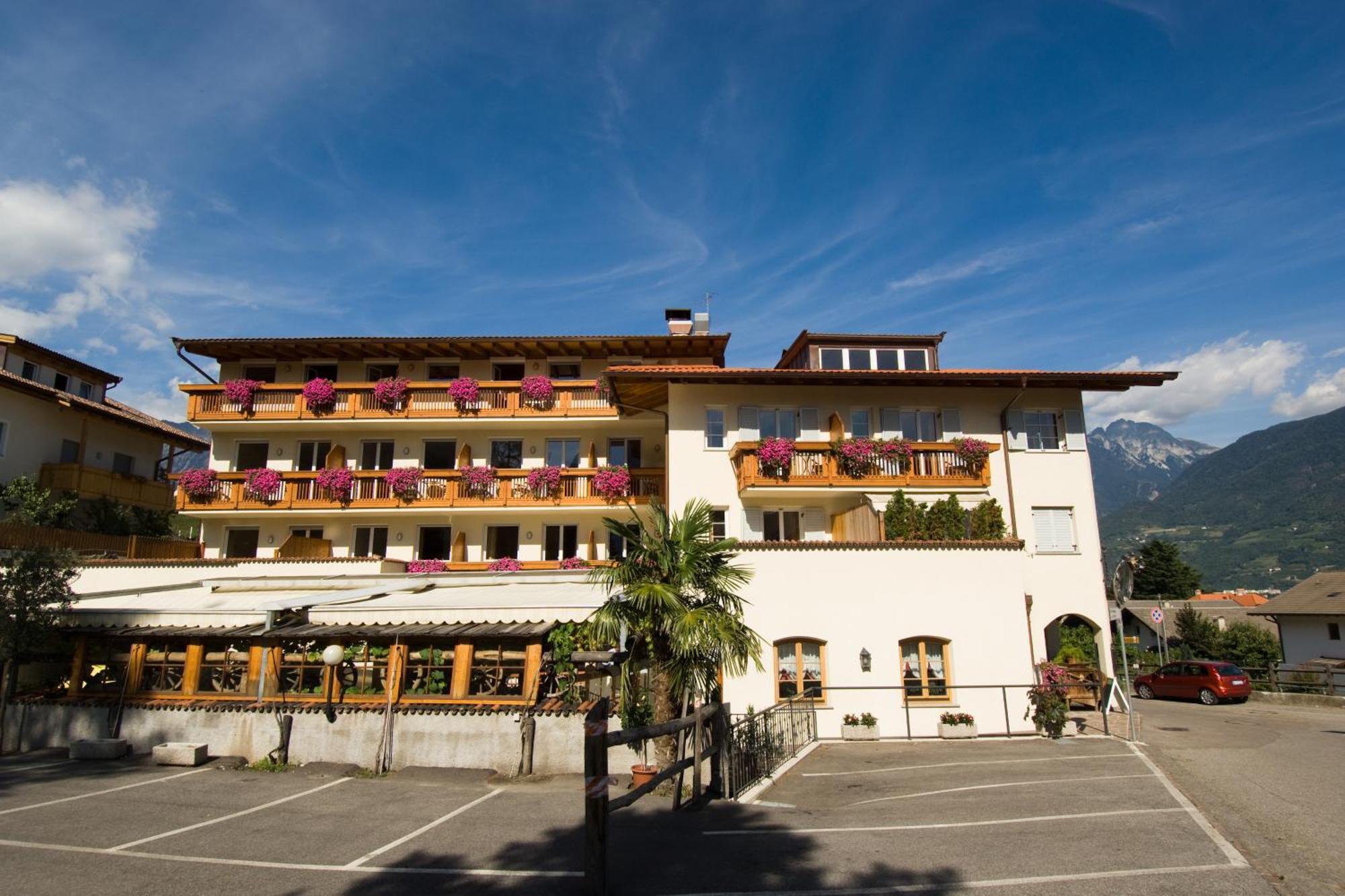 Hotel Loewenwirt Cermes Exterior photo